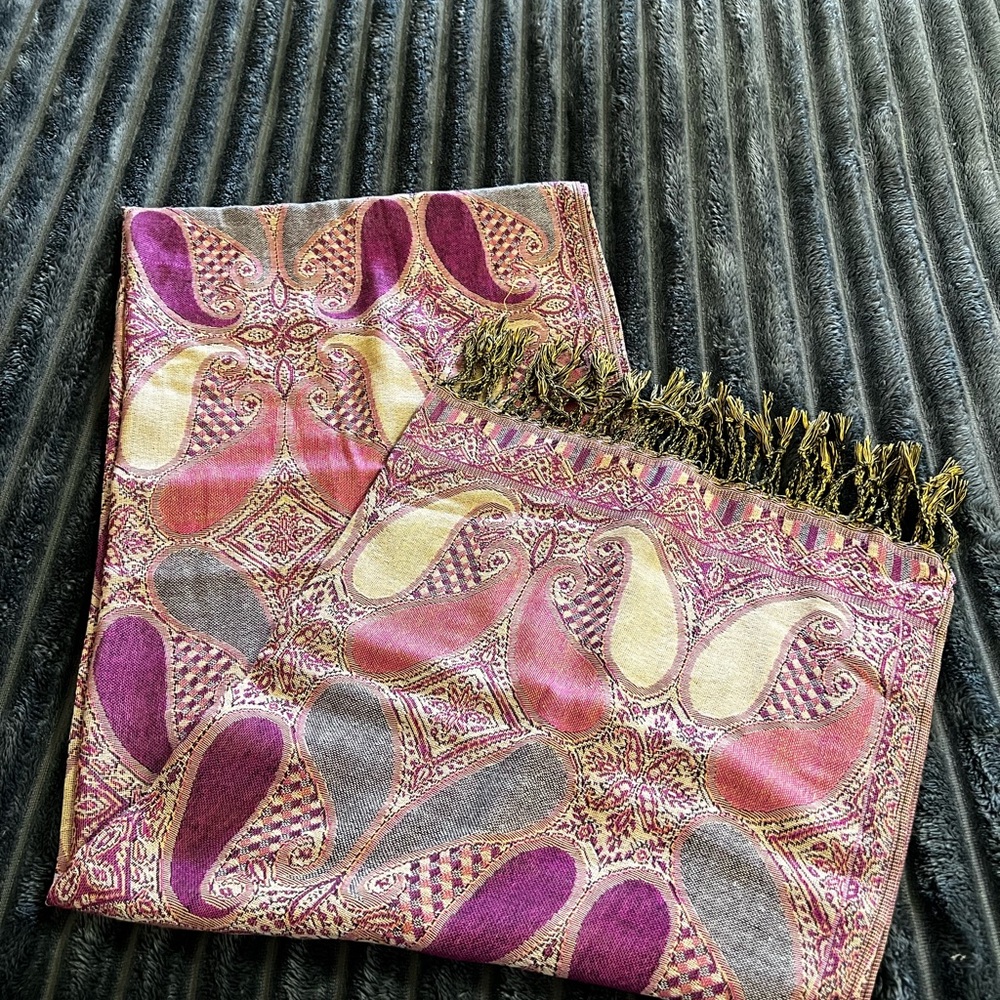 Women’s Patterned Fringe Scarf in Pink and Gold